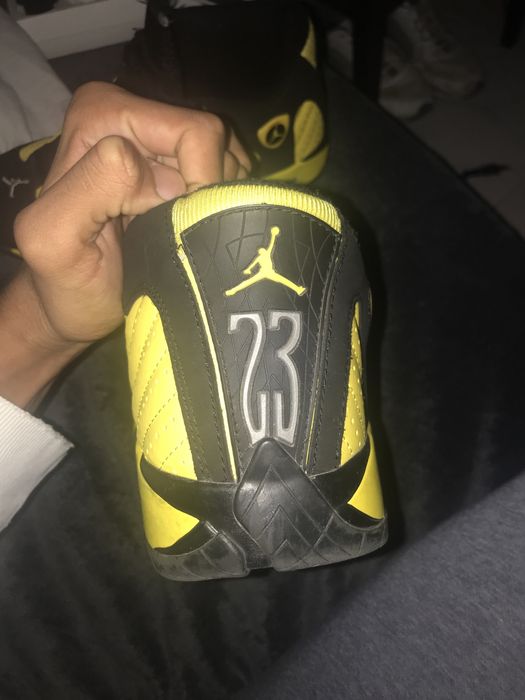 Jordan 14 retro amarelo e preto