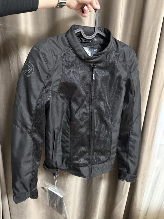 Женская мотокуртка новая bering