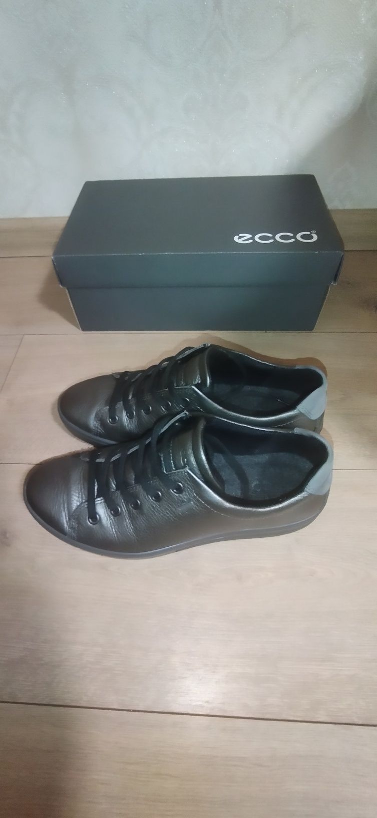 Жіночі шкіряні кросівки ECCO 39 розмір