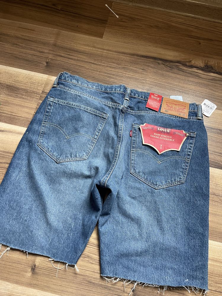 Продам нові шорти levis