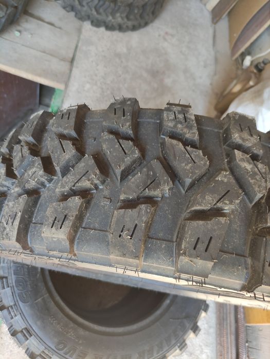 Резина болотна грязєва 205/70/16 Colins