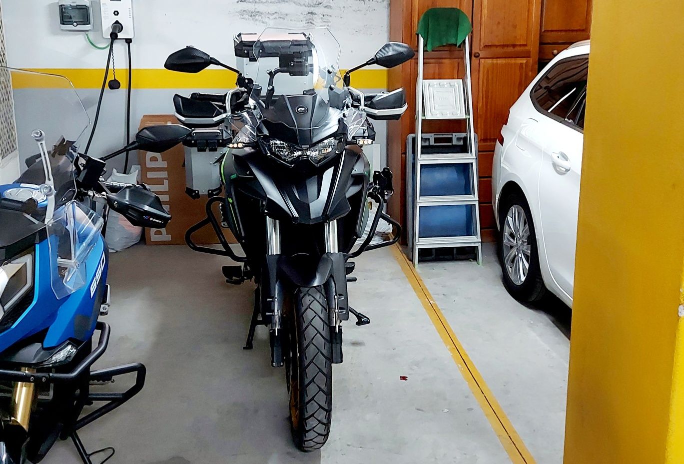 Mota QJMotor SRT700X