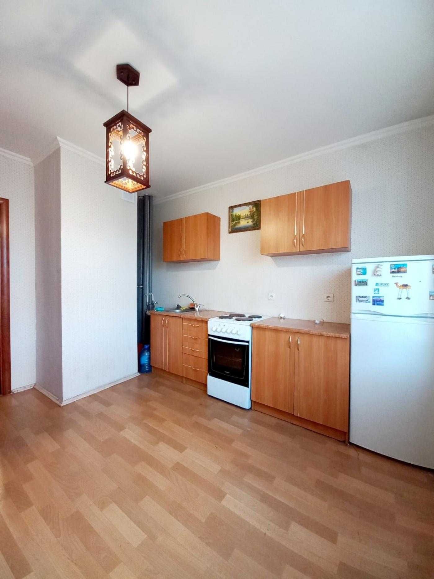 Ахматової 28, простора 3к квартира , м Позняки 15 хв, ТОРГ !