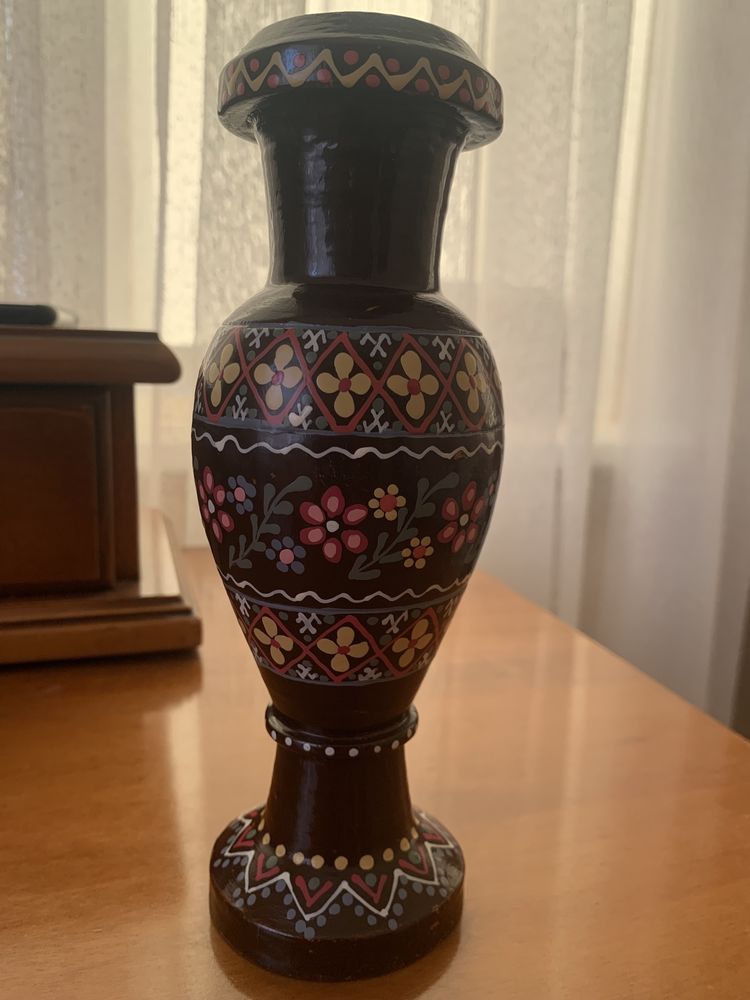 Продам вазу ручной работы с дерева.