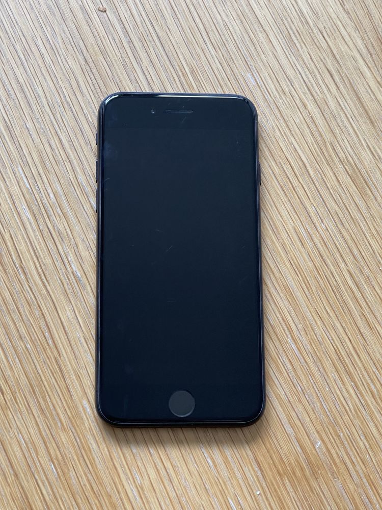 iPhone SE 64 GB czarny (MX9R2PM/A)