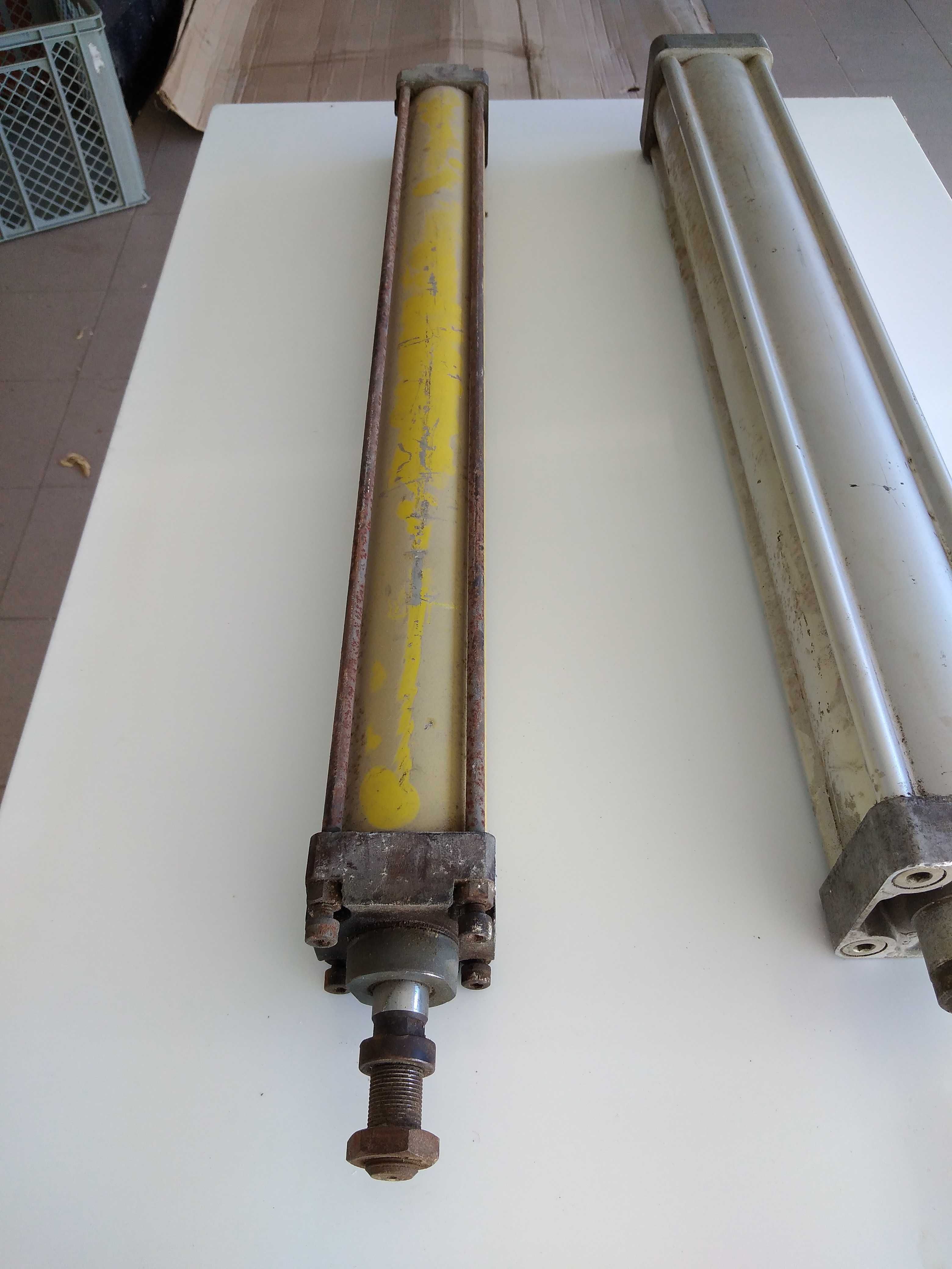 Cilindros Pneumáticos 60cm de comprimento