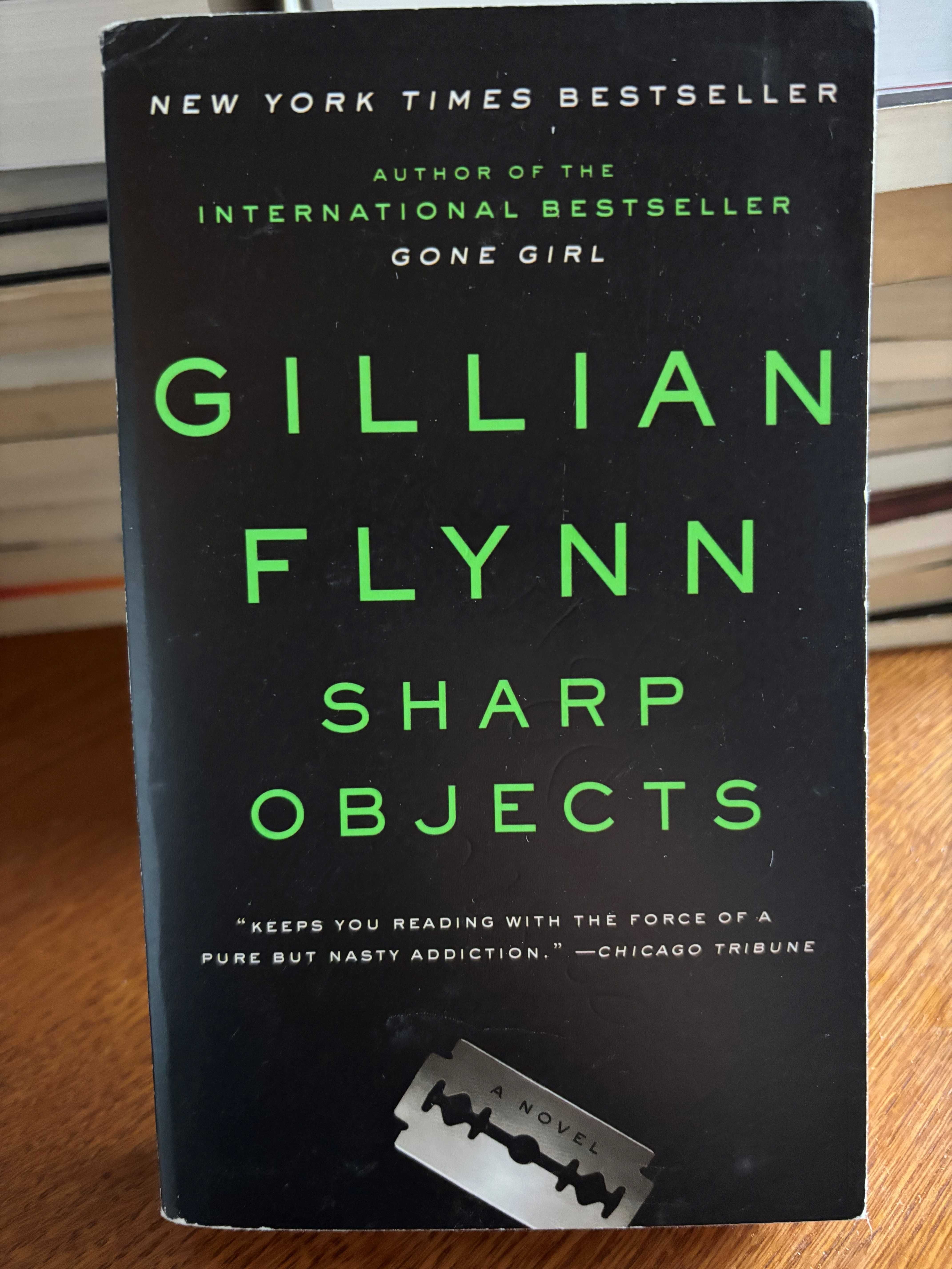 Gillian Flynn "Sharp objects"