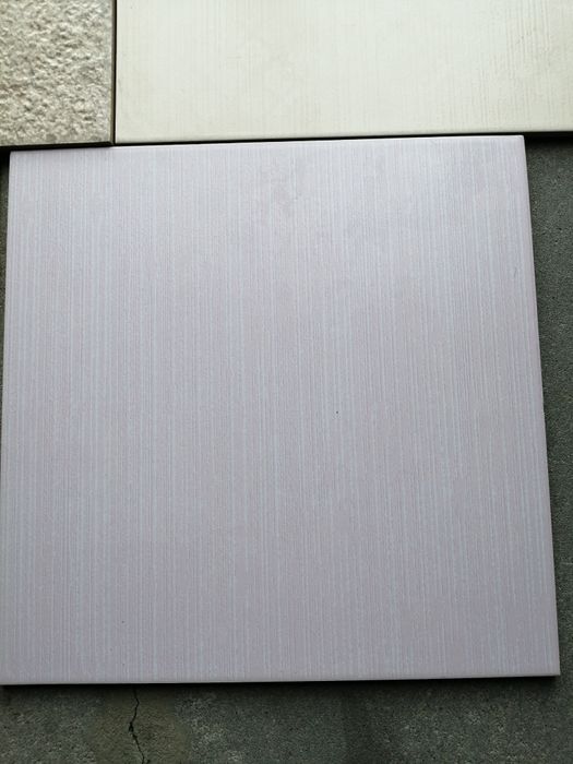 Sprzedam płytki ceramiczne  25 m2