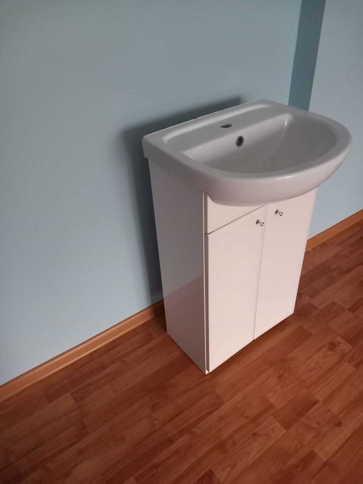 Szafka łazienkowa lakierowana z umywalką na sprzedaż
