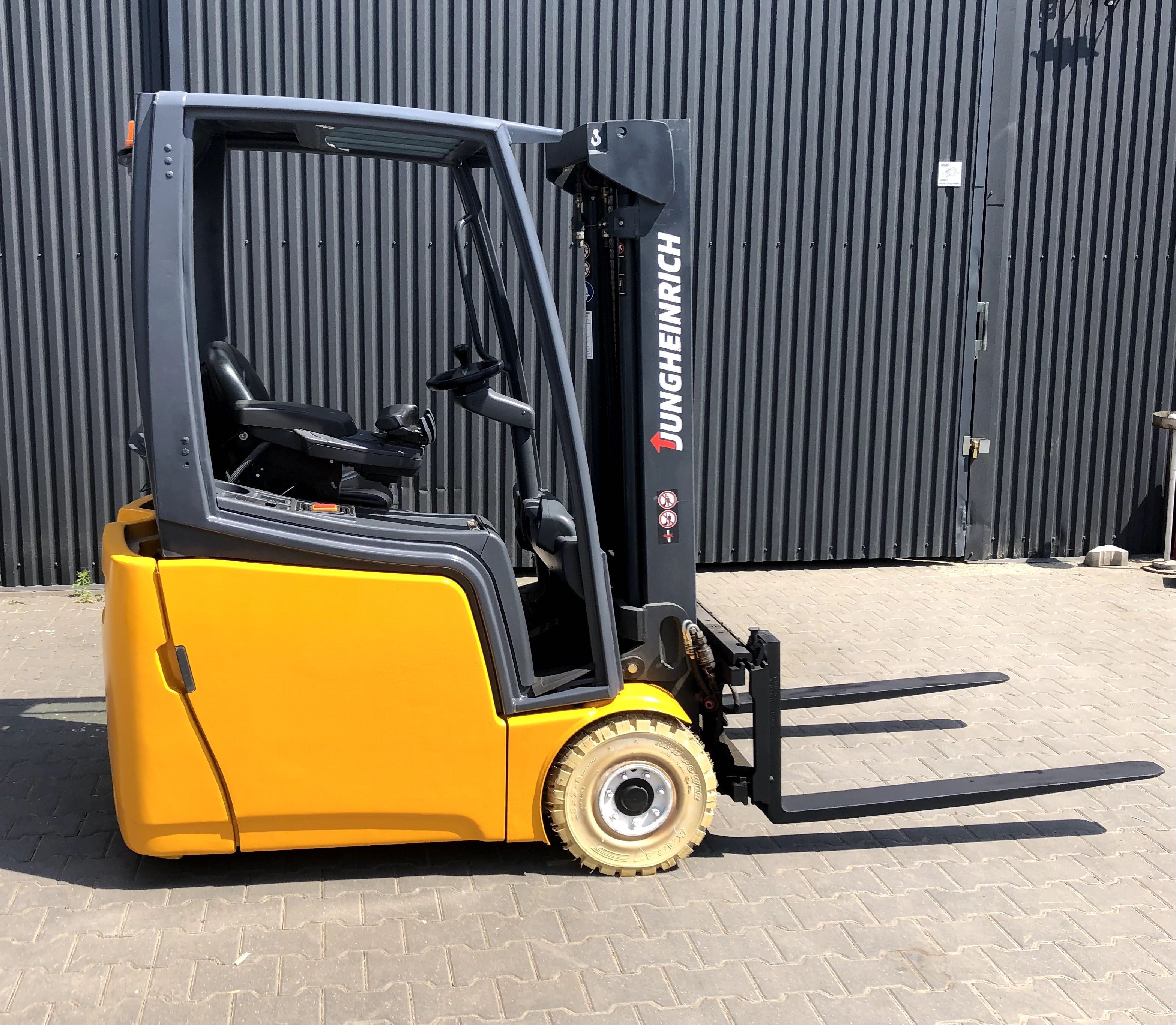 Wynajem wózek widłowy, reach truck, sztaplarka, piesek, boczny, widlak