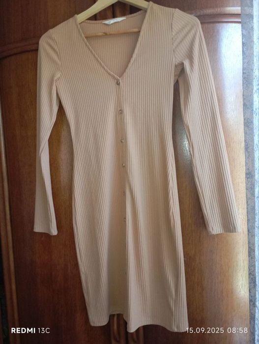 Продається сукня у рубчик 
За розміром 2xs 
Підійде на s - m
Талія 30