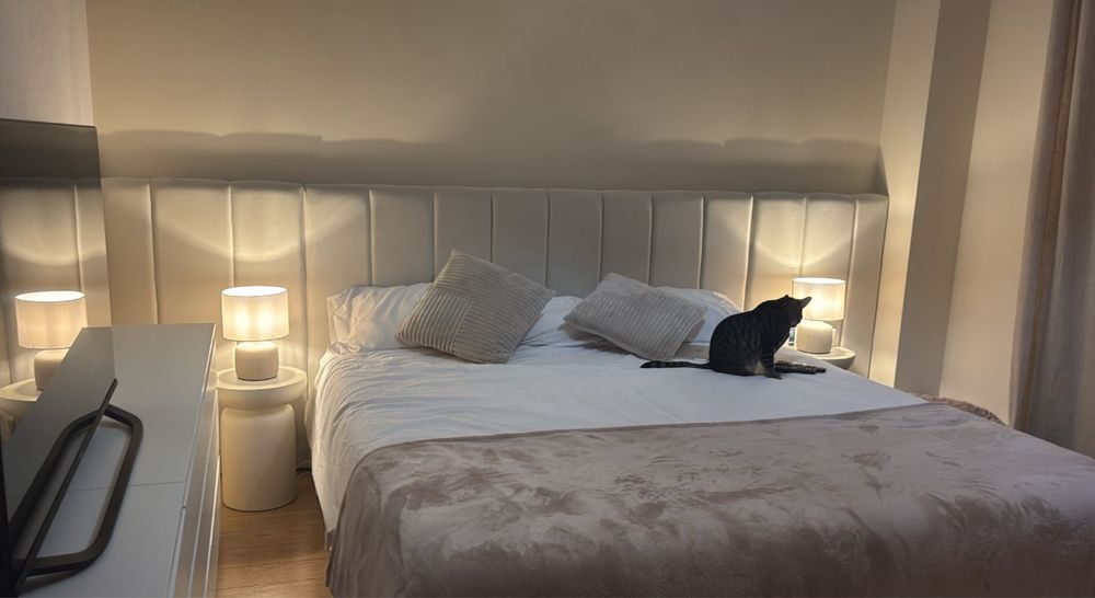 Cama com cabeceira estofada 180x200