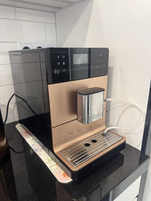Ekspres do kawy MIELE CM 5510 Silence RoseGold PearlFinish