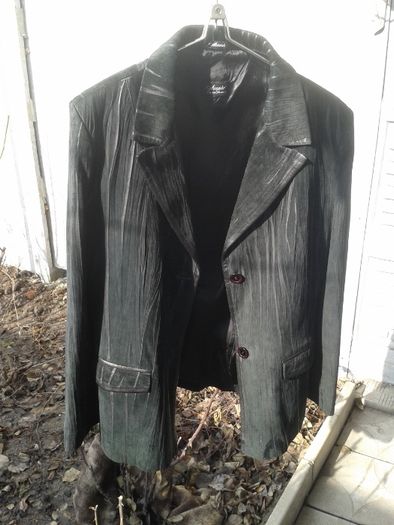 Пиджак женский кожаный оригинальный, курткаю Размер 50.