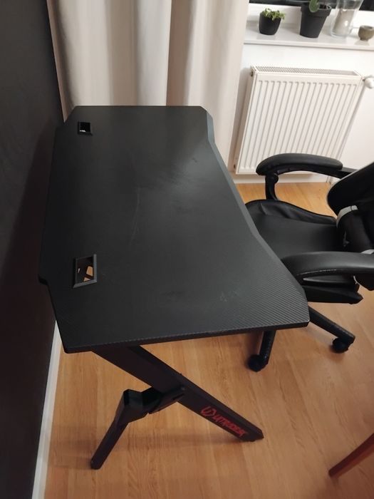 Biurko Ultradesk Action V2 , 110 cmx59 cm.