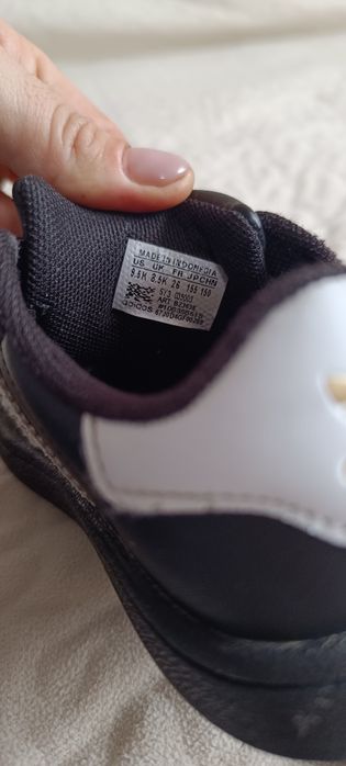 Кросівки дитячі 26 розміру ADIDAS