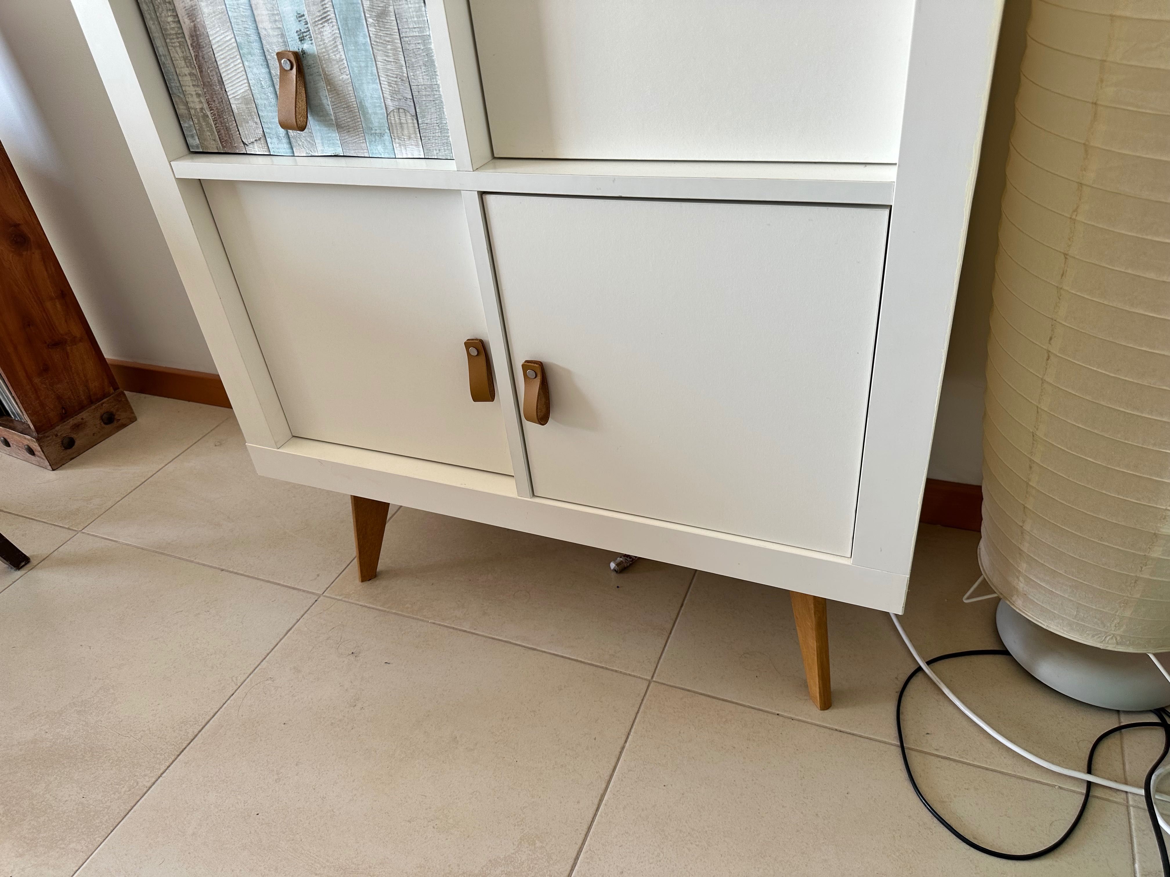Ikea comoda com pés