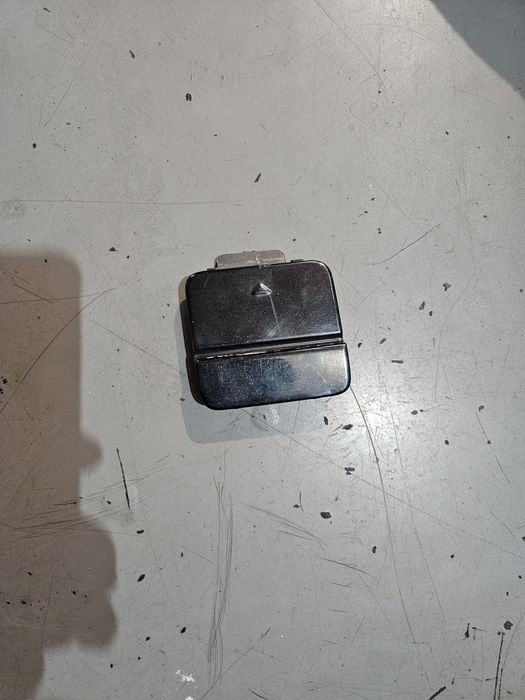 Zaślepka zderzaka tył Bmw E60 E61 zatyczka ucha holowniczego plastik