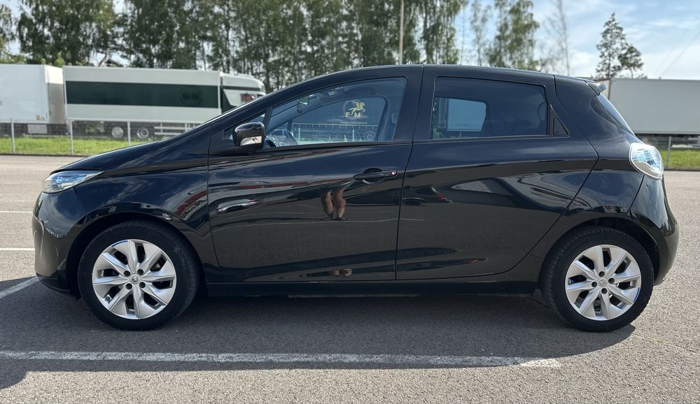 Renault Zoe 2015 рік електромобіль