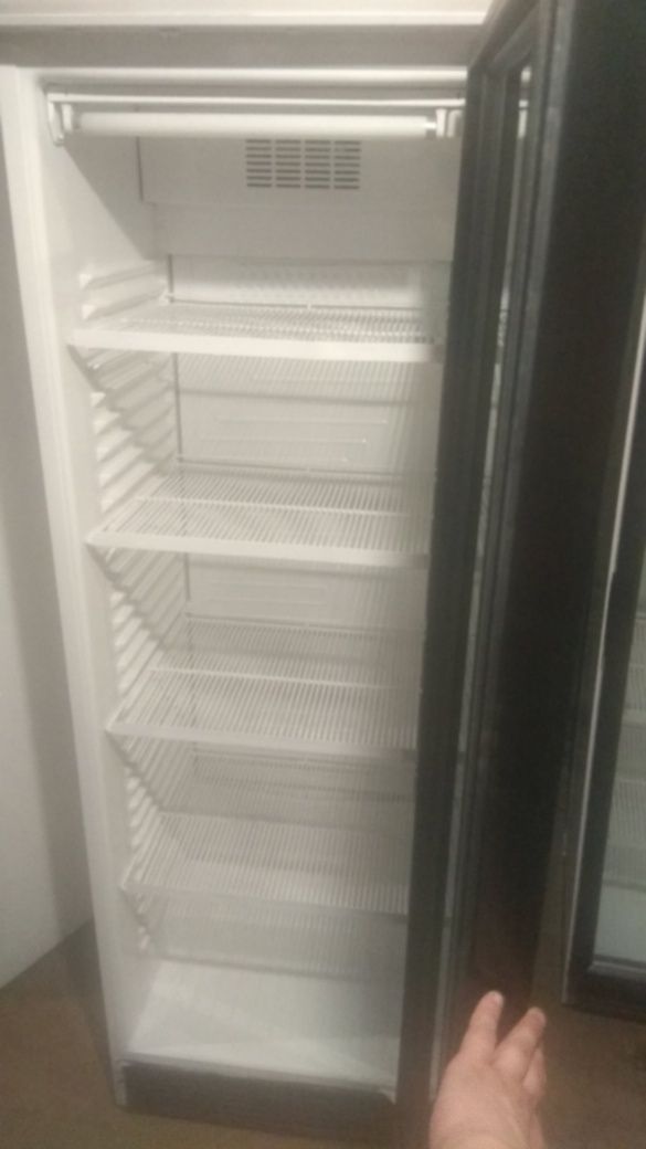 Холодильник.Холодильна шафа .Вітрина холодильна.Чудовий стан.