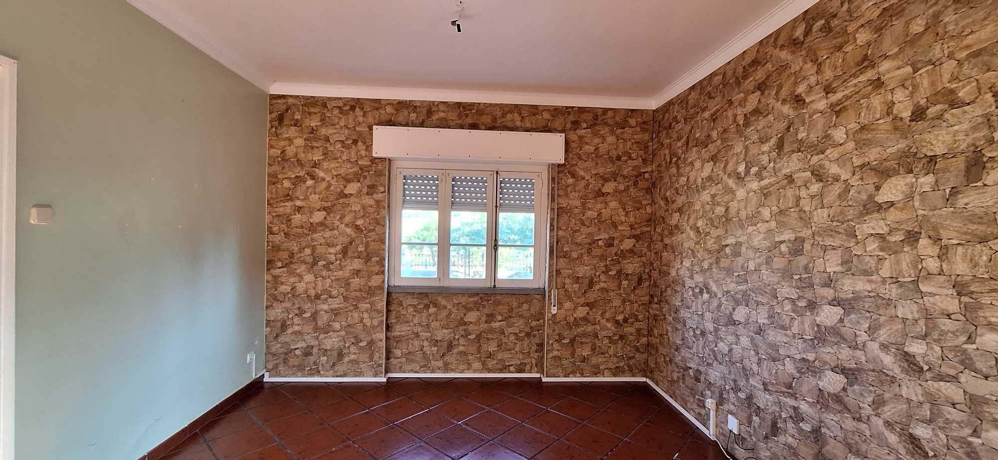 Moradia com Garagem e 500m² de Terreno – Pontével (5 min do Cartaxo).