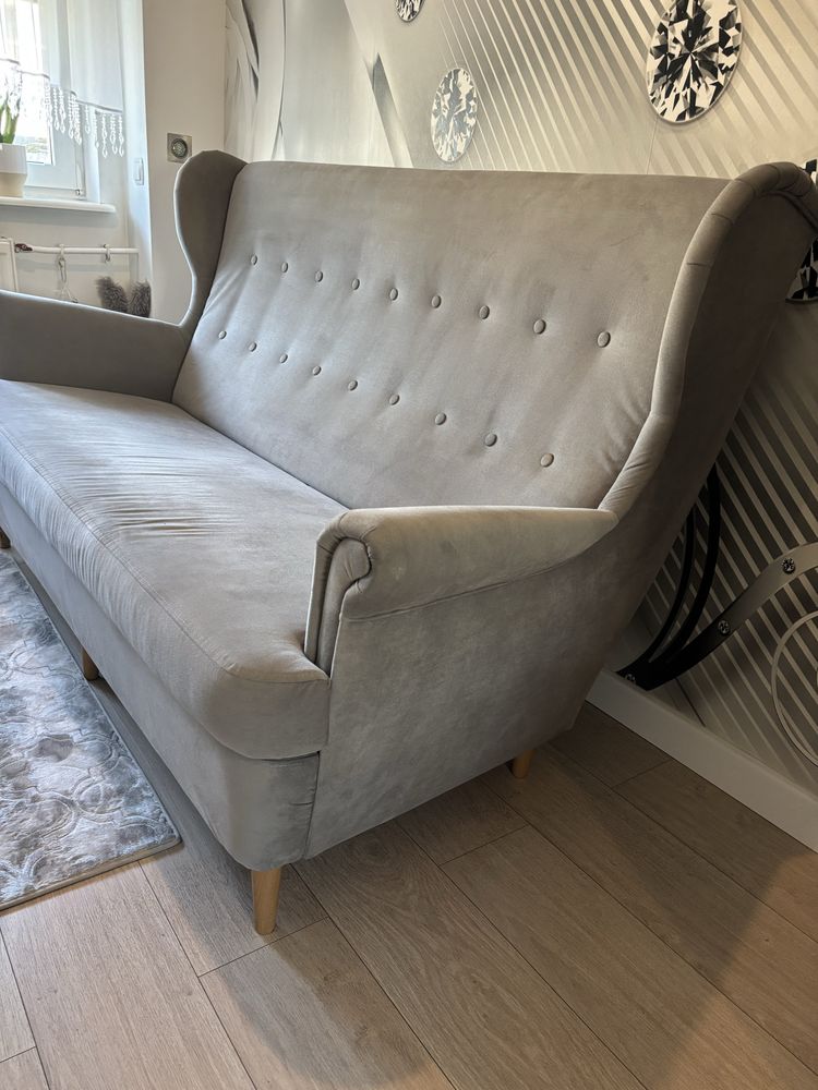 Sofa na nozkach nierozkladana