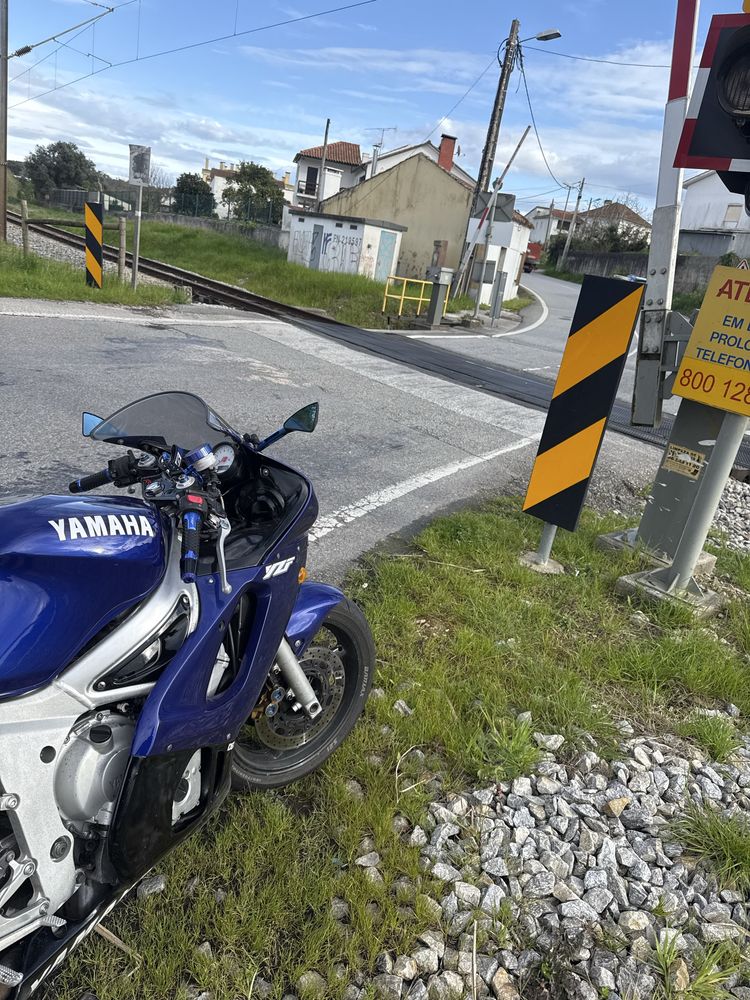 yamaha R6 de 99