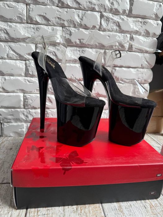 Стрипи Pleaser тройки 
Обувались раз
Без потертостей
Чехол для