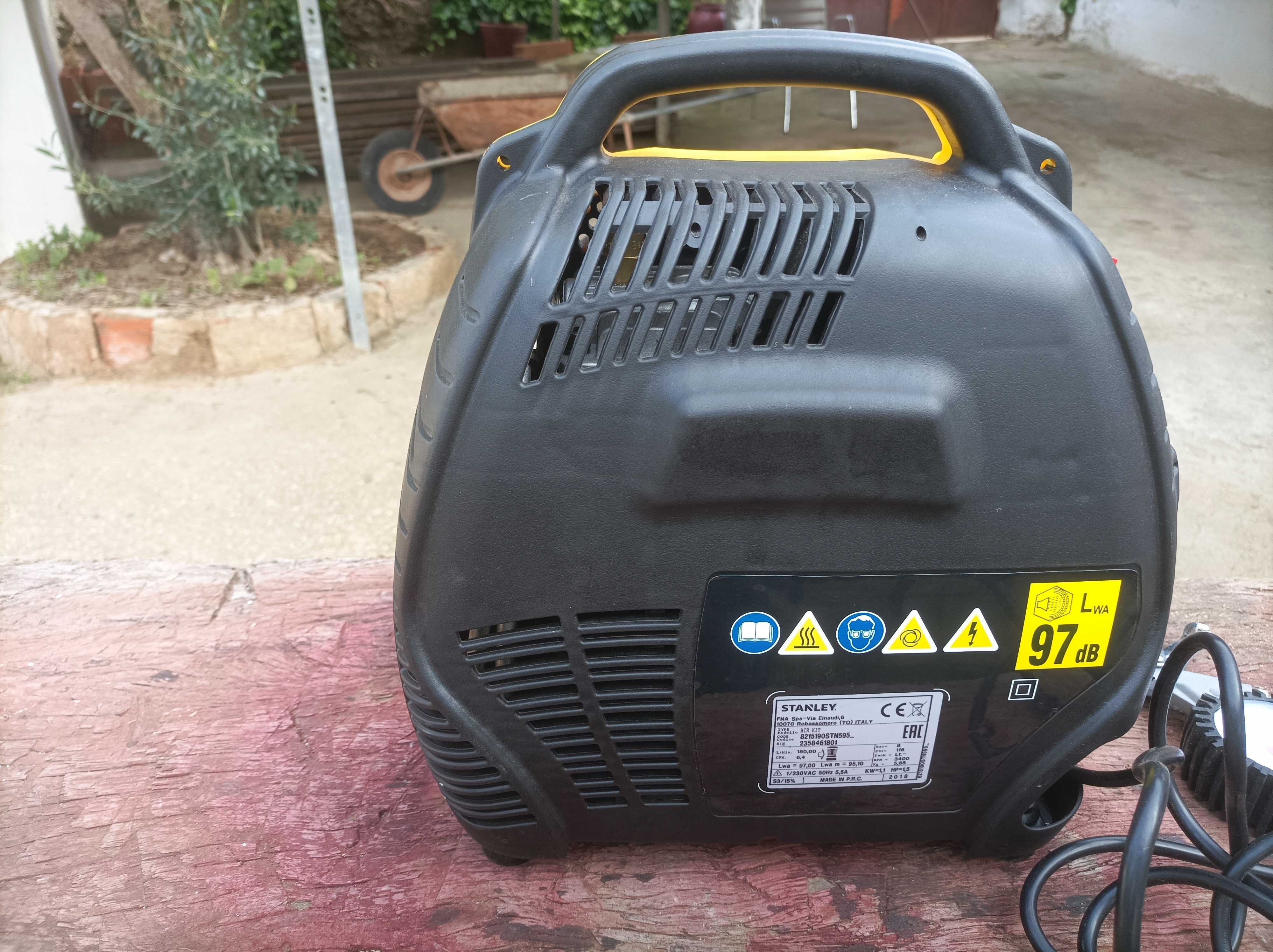 Compressor de ar com acessórios 1,5 HP STANLEY até 8 Bar (Negociável).