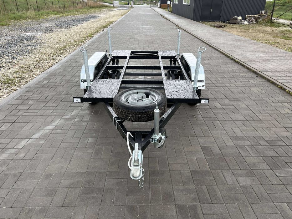 Прицеп для генератора двохвісний без гальм з опорами.