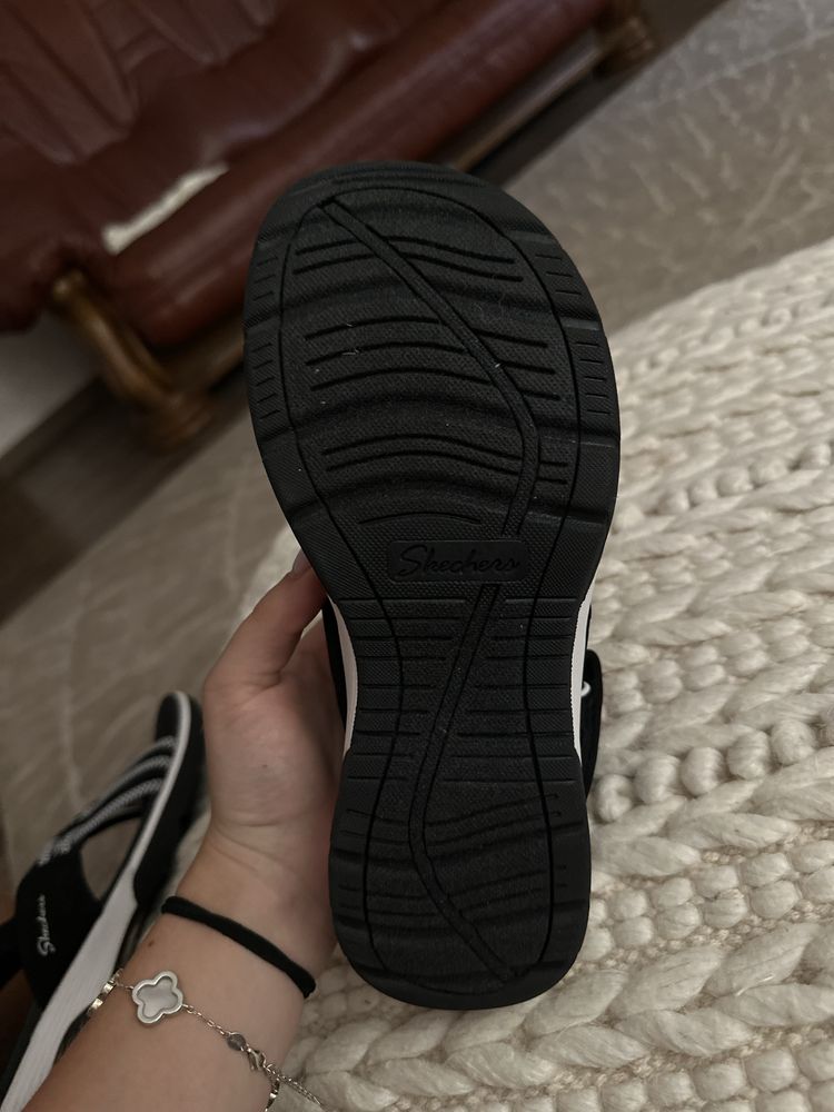 Сандалі Sketchers розмір 36