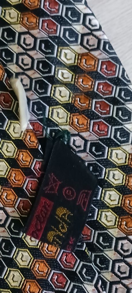 Cztery kolorowe krawaty
