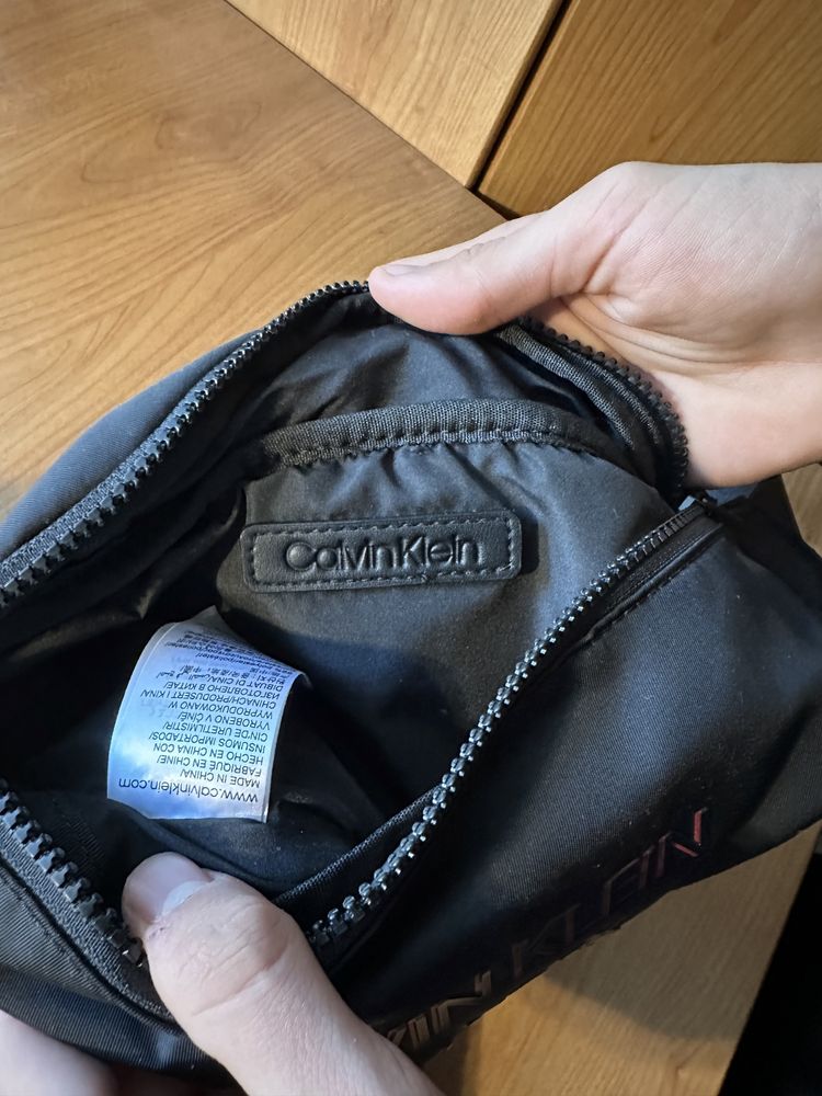 Сумка-бананка Calvin Klein