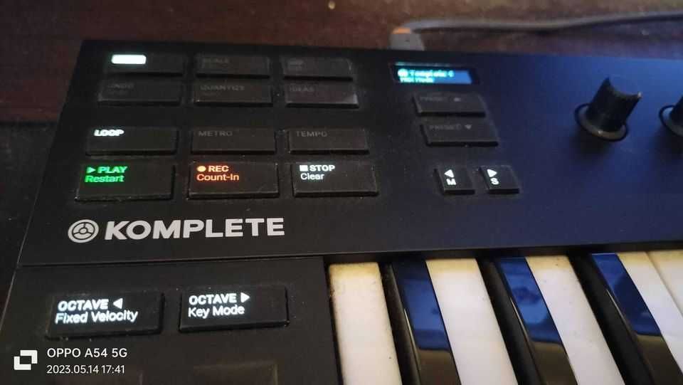 Komplete Kontrol M32