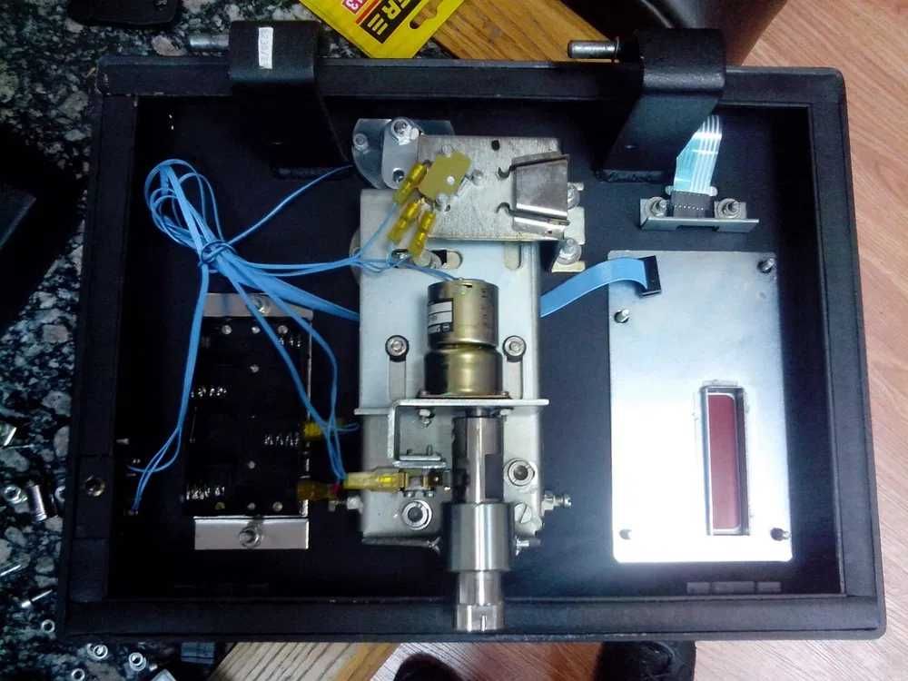 сейф Safetronics для хранения ценностей