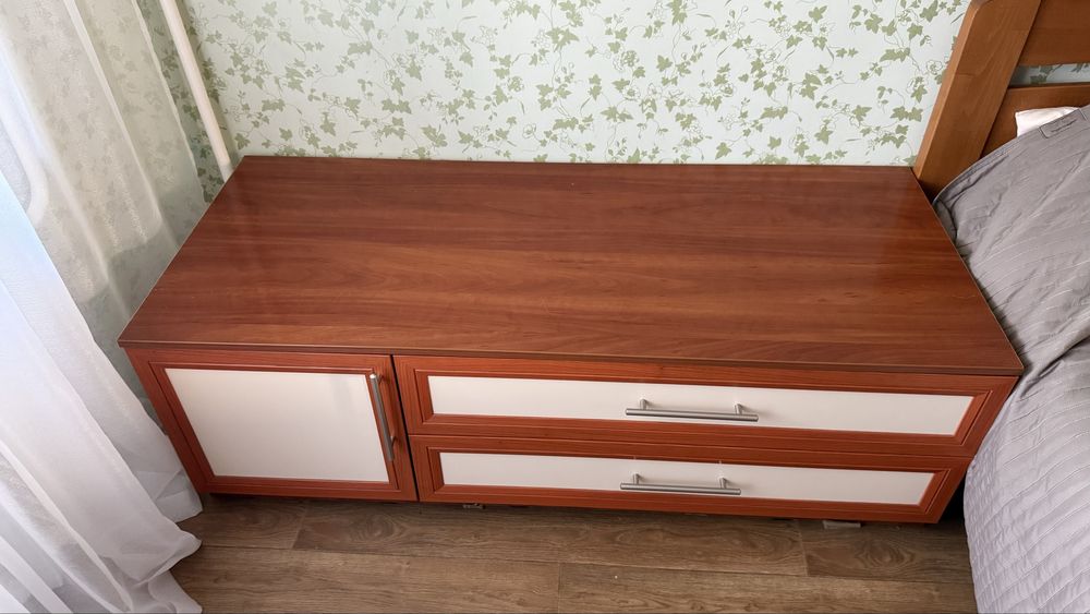 Комод, тумба під телевізор