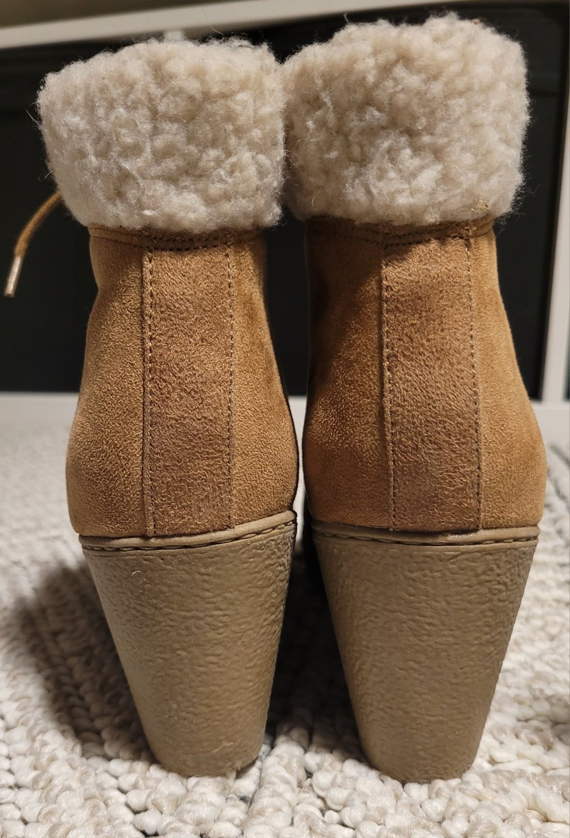 New Look nowe botki z kożuszkiem na koturnie 39 camel