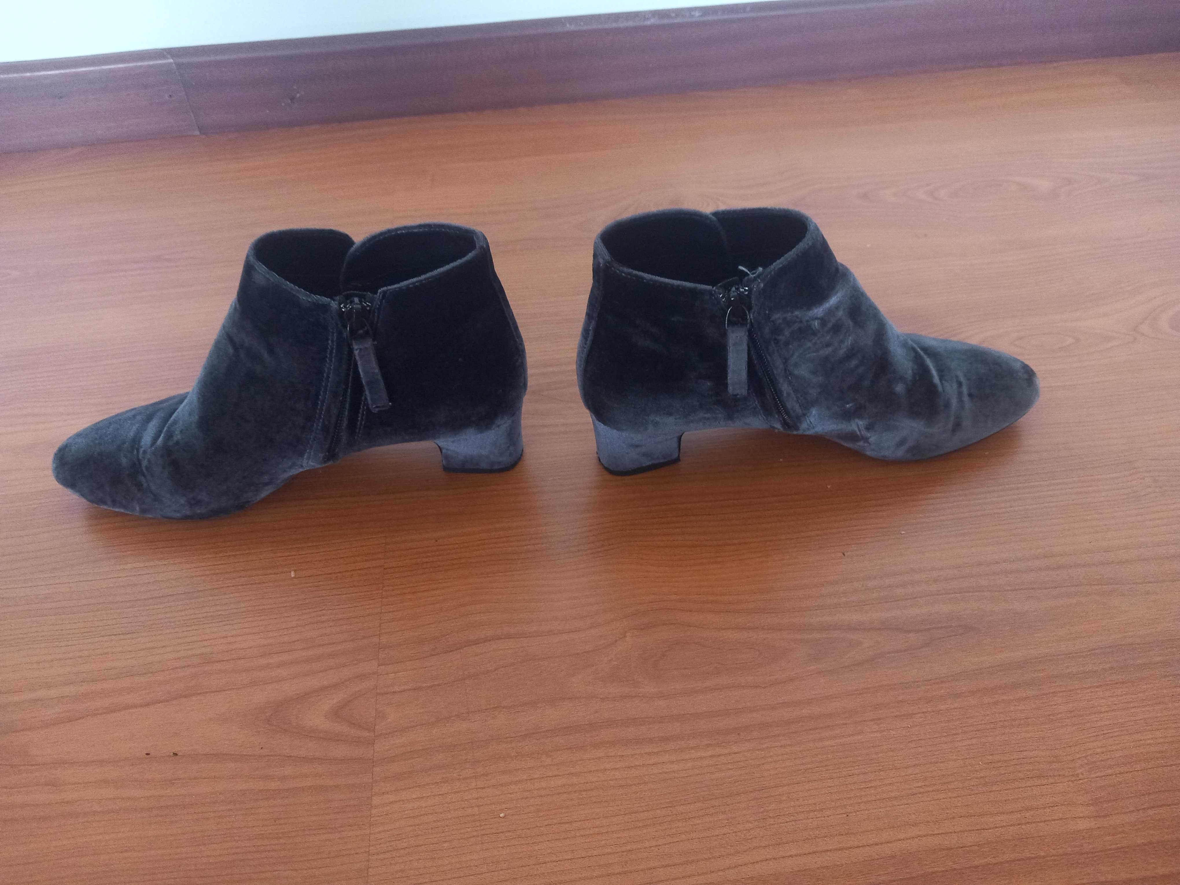 Botas - tamanho 38