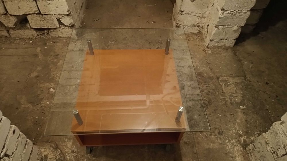 Stolik kawowy szklano drewniany na kółkach