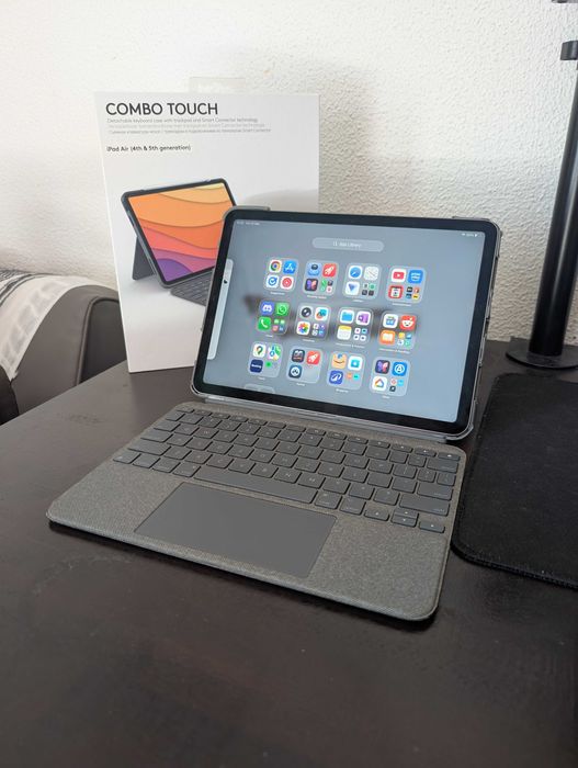 Ipad Air 4th Gen + Logitech Combo Touch
