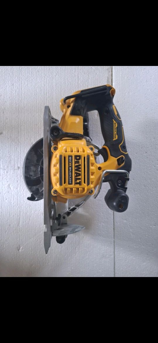 Piła dewalt dcs565