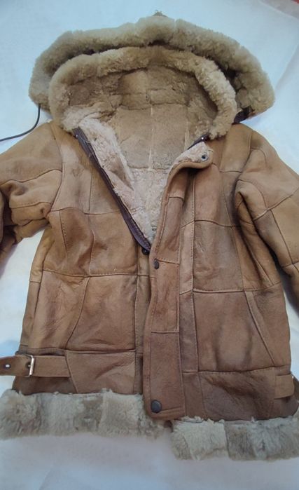 Косуха хлопчача натуральна шкіра, овчина. Не важка, капюшон. Від  134