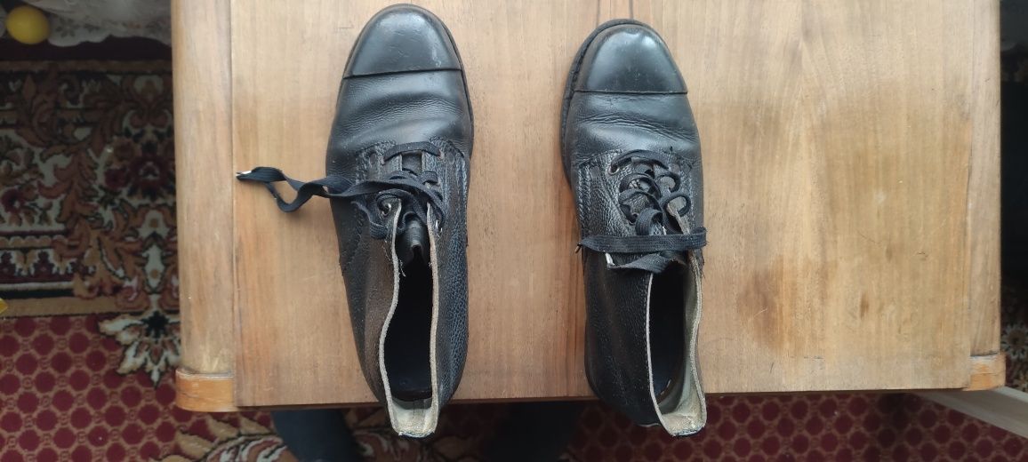 Skórzane buty stare PRL trzewiki wojskowe armia glany botki brytyjskie
