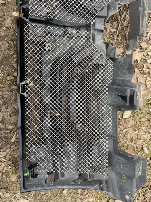 Решітка радіатора Mitsubishi Pajero Wagon 4 паджеро