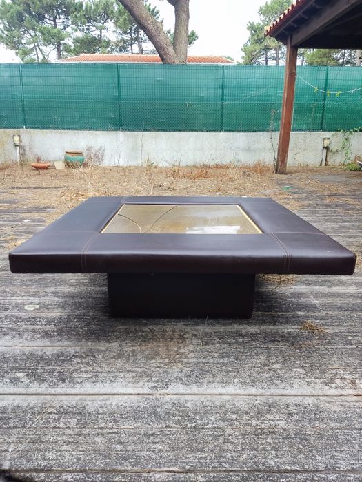 Mesa de centro em pele com vidro