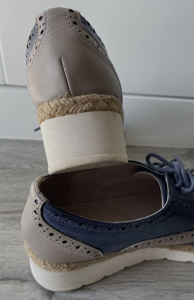 Sapatos oxford azul marinho e bege (Seaside, tamanho 35)