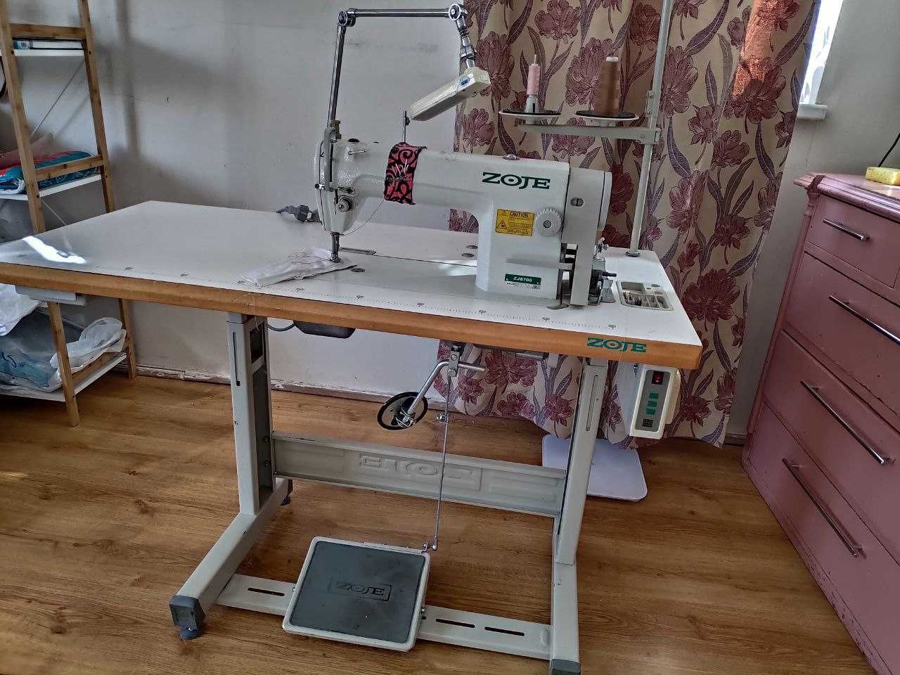 Швейная машинка прямострочка Zoje ZJ-8700 (сервомотор) ОБСЛУЖЕНА