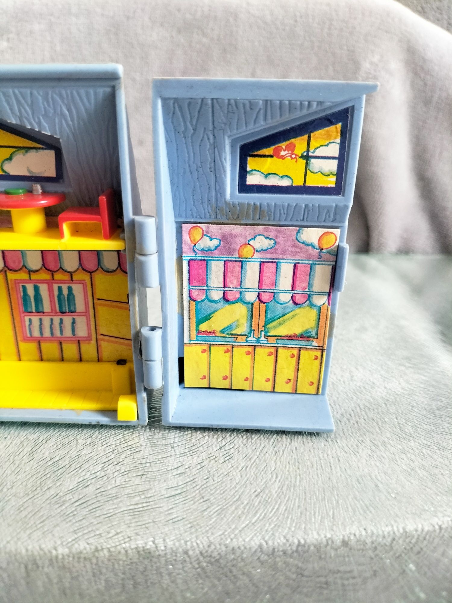 Otwierany domek Pizza House w stylu Polly Pocket lata 90