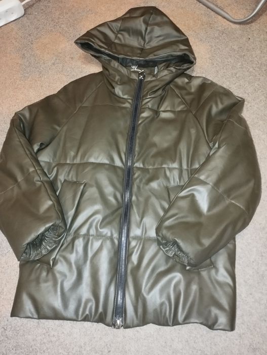 темно зелена куртка на дівчинку