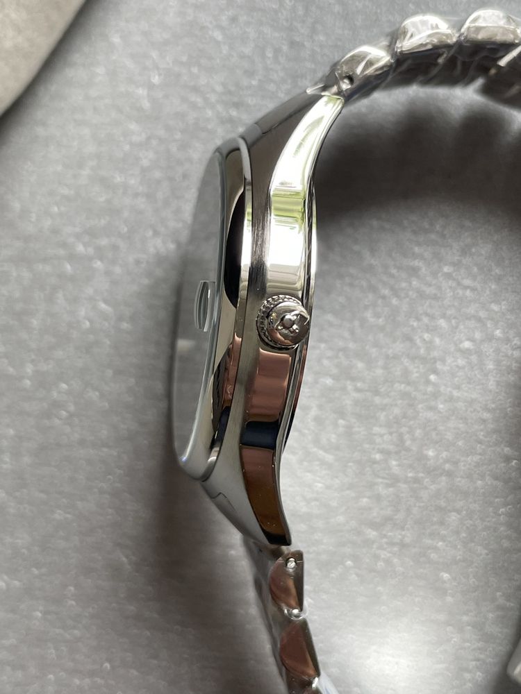 Новий годинник Vivienne Westwood